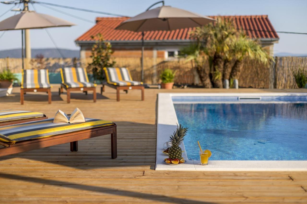 Family Friendly Apartments With A Swimming Pool Kastel Kambelovac, Kastela - 18117 Luaran gambar